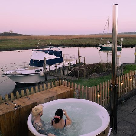 Hot Tub With A View - Christchurch Harbour Exterior photo