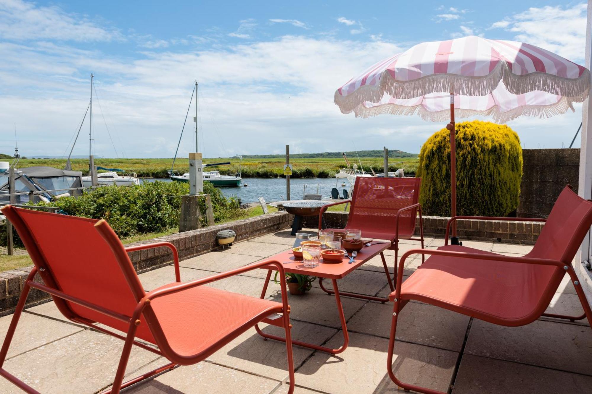 Hot Tub With A View - Christchurch Harbour Exterior photo