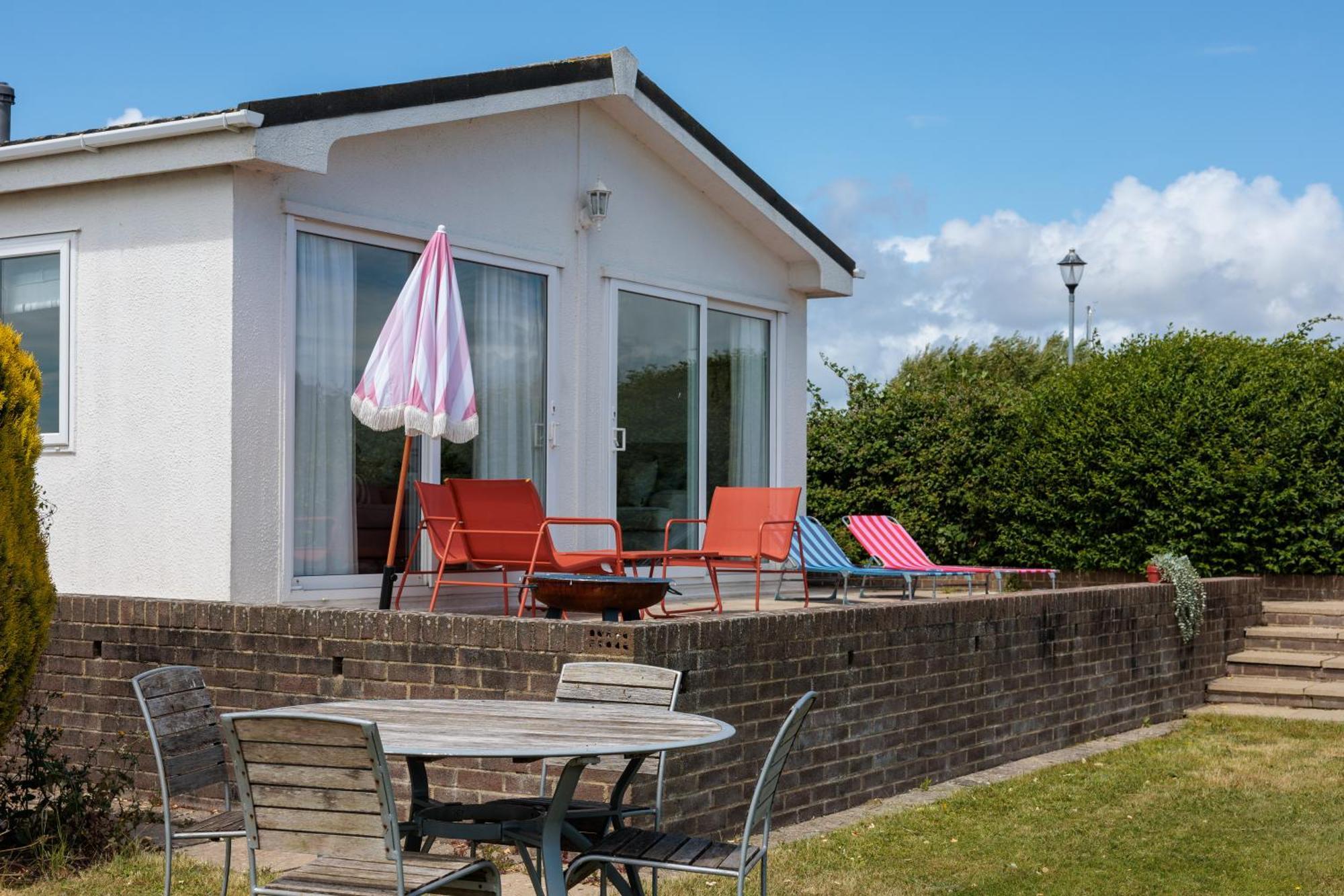 Hot Tub With A View - Christchurch Harbour Exterior photo