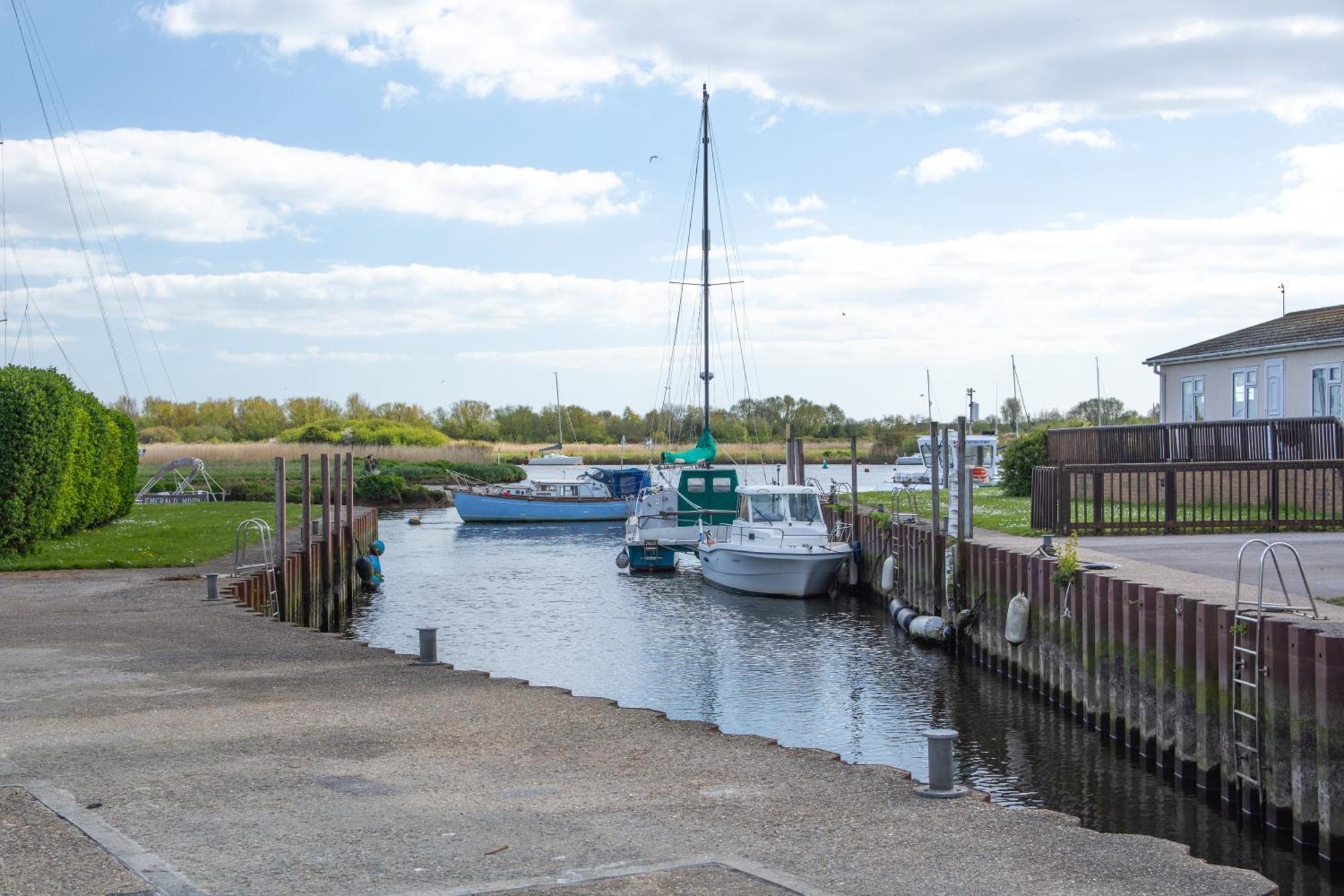 Hot Tub With A View - Christchurch Harbour Exterior photo