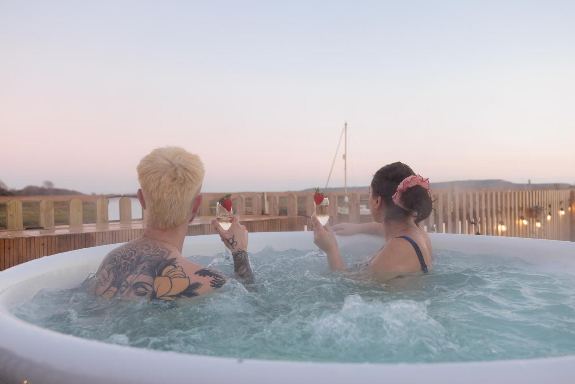 Hot Tub With A View - Christchurch Harbour Exterior photo
