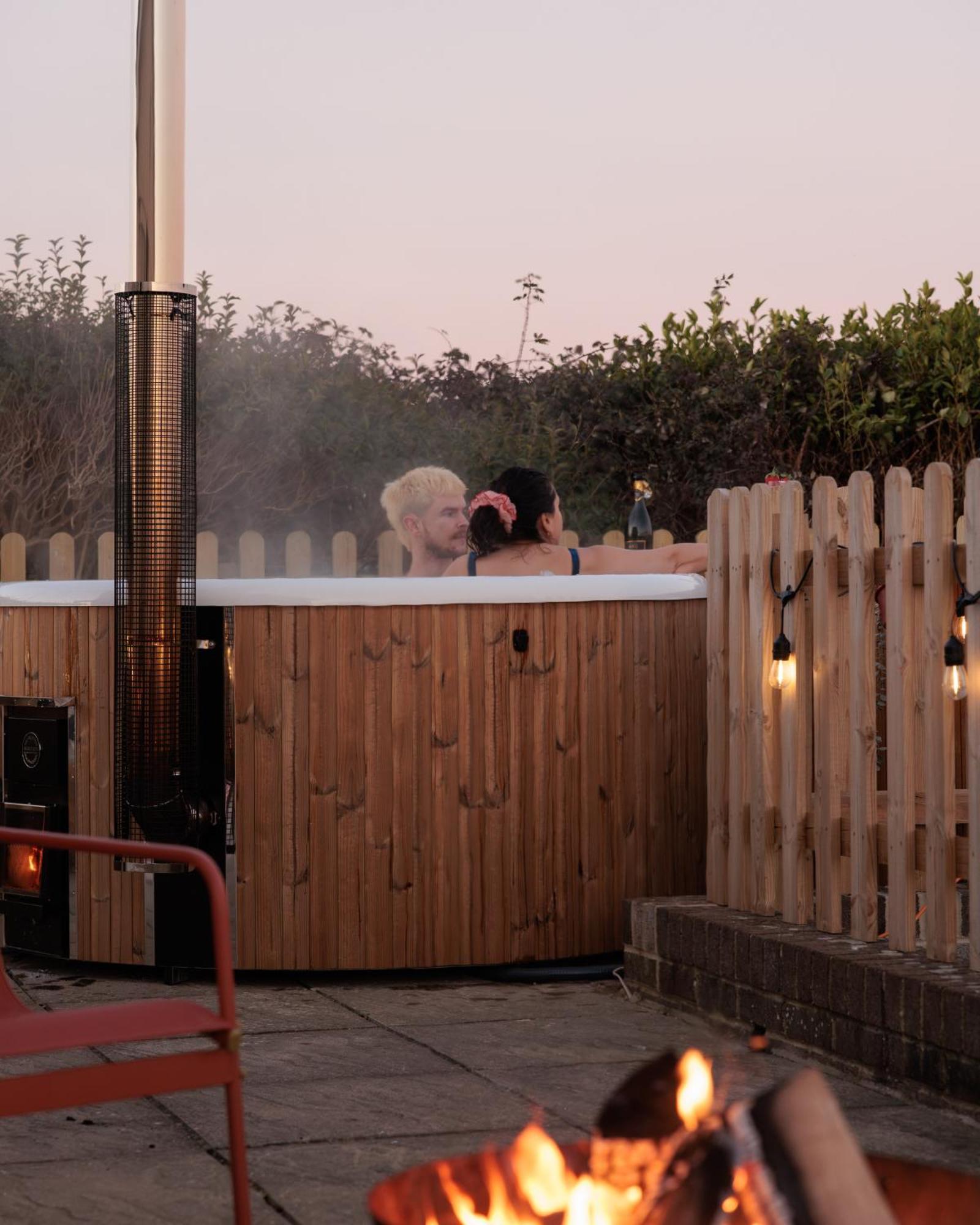 Hot Tub With A View - Christchurch Harbour Exterior photo